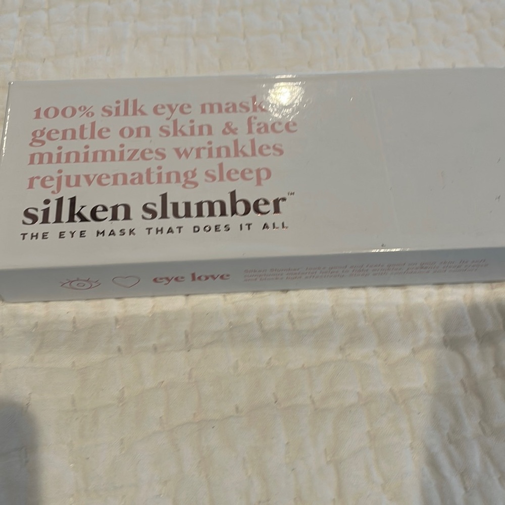 Silken slumber pink eye mask new in box!